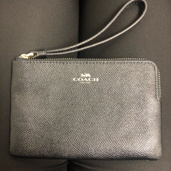 📣Black ✨Coach zip wristlet - Picture 2 of 4